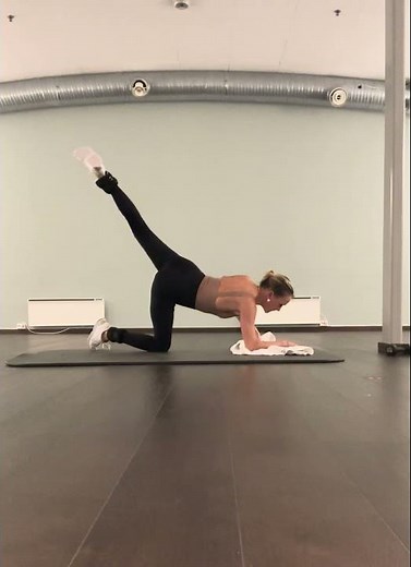Abs & core workout move from Tracy Anderson