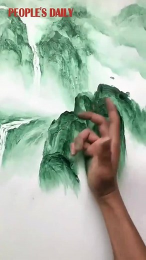 Check out this amazing "hand drawing" technique used in traditional Chinese shan shui painting. | People's Daily, China