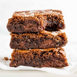 2.9K views | If you love brownies, try Kahlúa brownies made from scratch! The irresistible flavor combination and fudgy texture may make them your new favorite! RECIPE: https://www.rachelcooks.com/kahlua-cinnamon-brownies/ | Rachel Cooks | Facebook