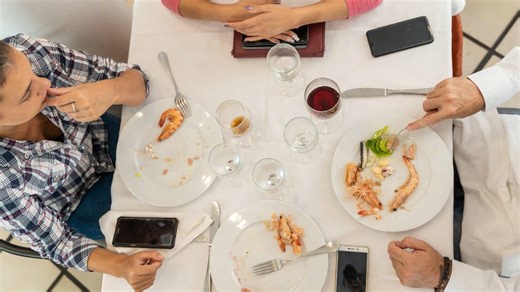 9 Bad Table Manners That Everyone Is Guilty Of