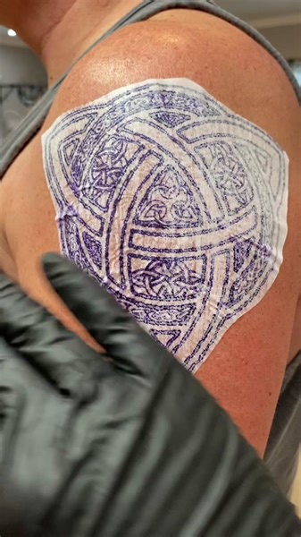 Celtic knot blackwork. Cool first tattoo. 🤘🏻#celticknot #celticknottattoo #irish #irishtattoo #blackwork #blackworktattoo