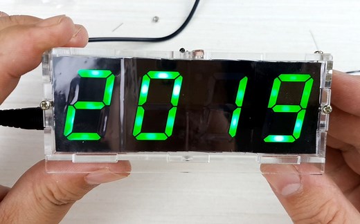 组装一台数字电子时钟，仅用60个零件就可以搞定，看看如何做的