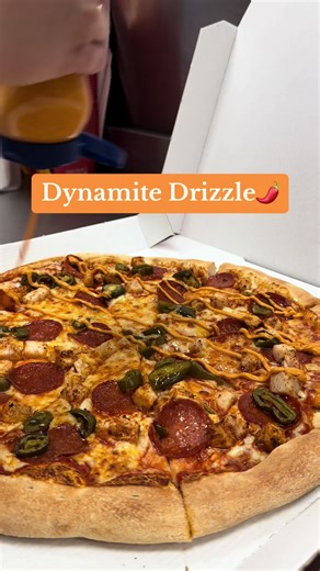 Make our newest HOT pizza with us 🥵 Premium Pepperoni / Delicious Cajun Chicken / Jalapenos / New Dynamite Drizzle 🌶 #apache #apachepizza #pizza #food #foodtiktok #foodies #takeaway #takeawaypizza