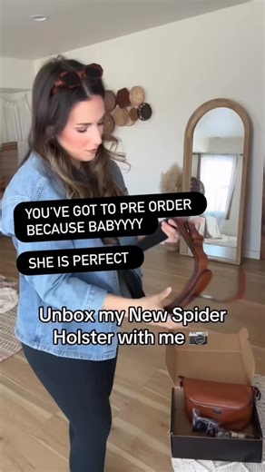 Spider Holster on Instagram: "@fivesparrowsphotography unboxing her new leather Spider v3 Dual Camera System 🙌 . PreOrders are shipping now! Get yours today from our website: www.spiderholster.com"