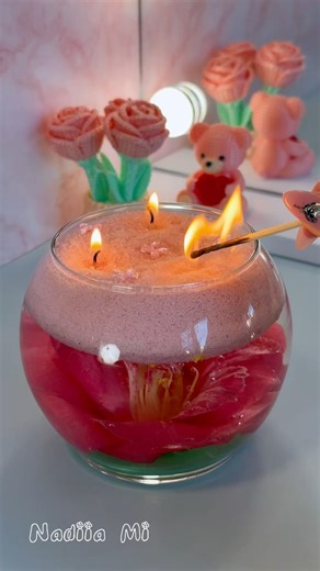 This Real Flower Water Candle Looks Unreal 🌸🔥
