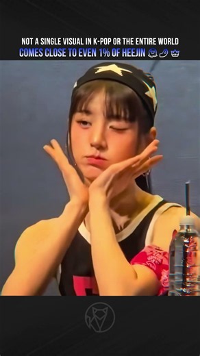 ..in K-Pop or the entire world comes close to even 1% of Heejin 🫠🤌🏻👑 | ARTMS Loona fancam fanmeeting