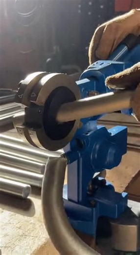 Người phụ nữ sản xuất khung xe đẩy từ máy uốn ống #Innovation #Craftsmanship #DIY Discover how a woman uses a tube bending machine to create mini stroller frames | Sản xuất công nghiệp