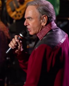 On this Memorial Day we remember all those who gave everything for our freedom. 🇺🇸 | Neil Diamond