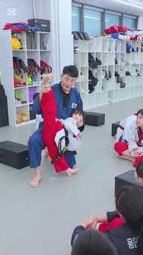 Yongin University Seojae Taekwondo Gym Poomsae Team Side Kick Training Video (Importance of Stret...