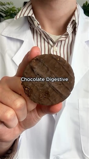 I dunk tested a Chocolate Digestive biscuit using the Recommended Dunk Time mug to see who long it would take for the biscuit to break in my tea! But Is a normal Digestive or a Chocolate Digestive better? 🤔 #tea #biscuits #mug #noveltygift | Bubblegum Stuff