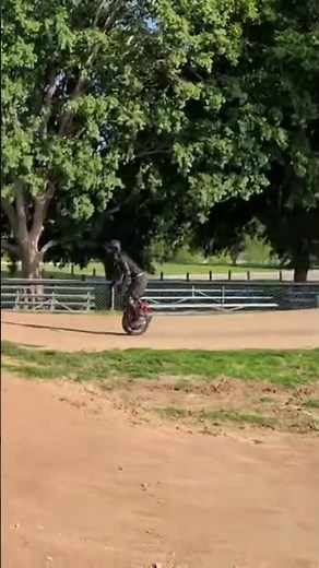 #mtb #bikelife #inmotion #robot #fun #youtube #youtubeshorts #jumping #crazy #onewheel #fun