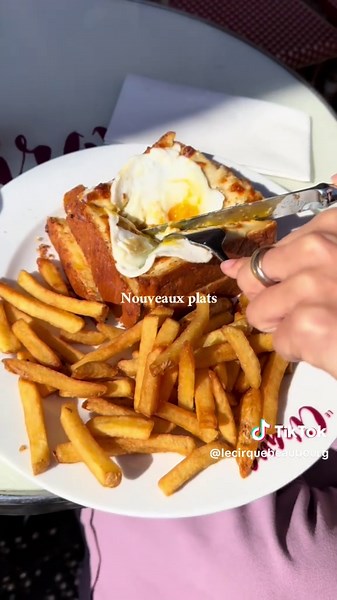 Lequel on essaye en premier ?! 🎪 Le Cirque : restaurant, bar, brasserie 📱 Info & resa : 01 42 78 35 00 🕰 Ouvert du lundi au dimanche de 10h à 2h 📍 Paris 4 #restaurantparis #recettechef #dessertparis #foodparis #visitparis #lemarais #crepe