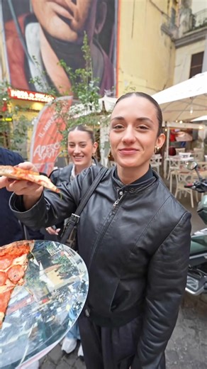 Italianen proeven Nederlandse pizza in Napels!