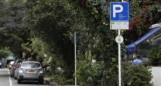 ¿Cómo funcionan las zonas azules de parqueo en la calle de Bogotá? Sin multas y a la mano