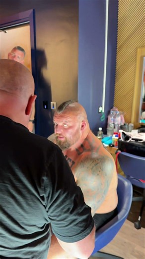 Tyson Fury watching Eddie Hall closely 👀 #misfitsboxing