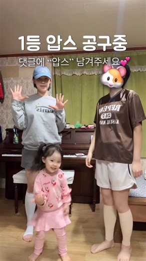 산범 on Instagram: "#기프트라인 #4차 🔥 다리 꼬시는 분들..( 바로 나. )( 다리꼬면 종아리 두꺼워져요ㅜㅜ.. ) 집에 오면 종아리만 땡땡 부으시는 분들😭 기프트라인 신는 순간 순환이 되면서 시원한 느낌 바로 받으실 거예요 !!💗 ️ 무작정 압박 X 압박이 발목부터 종아리 위까지 단계 압박 !! 압박이 골고루 되어서 다리 붓기 케어에 도움👍🏻 ( 일반 압스랑 패턴부터 달라요✨ ) 운동해서 살은 빠졌는데 종아리만 땡땡하다면🥹 1등 압스 기프트라인으로 종아리 부기 관리 해주세요!! ☀️ 낮에는 종아리형 🌙 밤에는 확장형 👖 반스타킹처럼 가볍게 신고 싶으신 분들께는 니삭스형까지 !! 💡 이런 분들께 특히 추천드려요 ☁️ 하루 종일 앉아서 일하는 직장인 ☁️ 오래 서서 근무하는 서비스/병원 종사자 ☁️ 출산 후 다리 붓기 & 순환 관리가 필요하신 분 ☁️ 비행기, 장거리 이동이 잦은 분 ☁️ 평소 종아리 알, 붓기로 고민하시는 분 만원대 + 무료배송