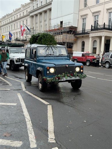 Tati Reed | Blue Tit the Landy on Instagram: "Land Rovers, as far as I the eye can see! Even Land Rover biscuits! I haven’t a clue what the @landroversoflondon turn out was but safe to say it was huge! So lovely to be there with the wonderful @tomstrunks boys! And so very very cool to see and meet such interesting vehicles and passionate people! How cool is that Forester?! I’ve never seen one in the metal before! Thank you to you lovely lot who got tickets to @bluetitsbirthdayparty this weekend 