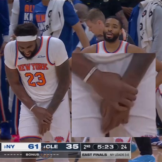 Mitchell Robinson (broken right pinky) is holding his left hand after this play, but look at the right pinkyA minute after this no apparent indication of an issue as he shot free throws, and as Ian Begley notes he did play on beyond that:
