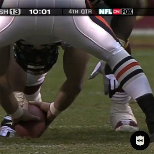 On this date in 2001, Brian Urlacher scored a touchdown on a fake field goal. 🐻 (🎥 @nfllegacy) | Chicago Bears on CBS Sports