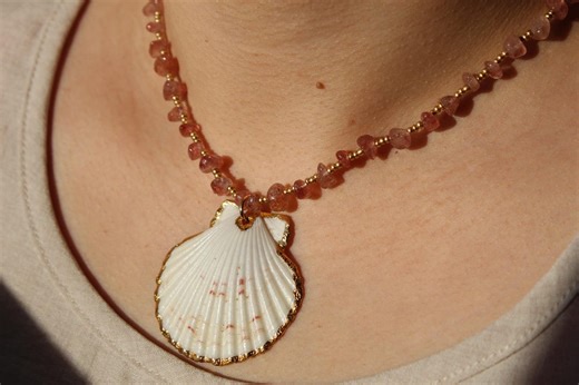 Shell Necklace Gold Edge Scallop, Strawberry Quartz Chip Bead Necklace, Seashell Pendant, Summer Beach Jewelry - Etsy