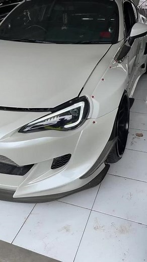 Airsuspension maintenance & trunk setup install.