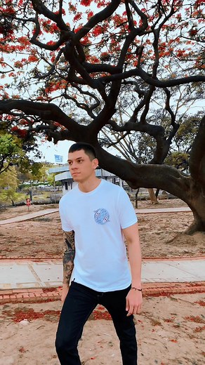 Oufit de la semana ✨ T-Shirt Fisch ➕ Dénim azul natural Un estilo casual y cómodo. 😎 | Mitsuba