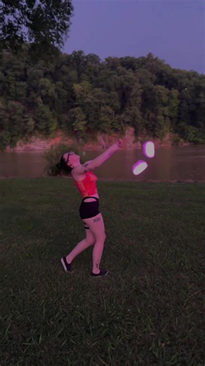 As much as I love my flow stars…I have to bust out the poi sometimes as well😍 I had such a smooth flow tonight but I was a tad out of practice✨😁 #flowmie #TN #poi