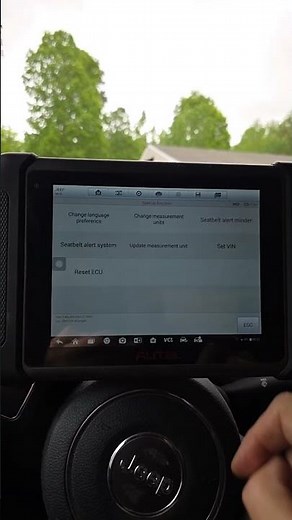 Stop that annoying seat belt beep with this OBD2 Autel #jeep #hacks #shorts