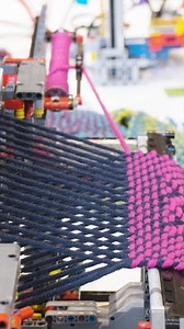 Luta dig tillbaka och se kuggarna och hjulen göra sina jobb ⚙️ | LEGO