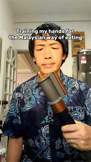 Malaysians told me not to forget to use my hands🙄