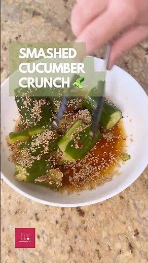 This Smashed Cucumber Salad Is Addictive 🥒🔥