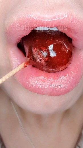 ASMR Satisfying Eating Crunchy Tanghulu Grape 🍇 #asmr #asmrcrunch #satisfyinglips | Satisfying Lips