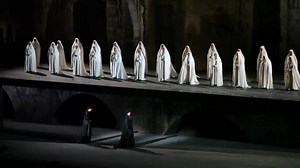 Ce soir à 20.55 avec Stéphane Bern, Secrets d'Histoire - L'Emission : le destin d'Isabelle la Catholique, dominatrice et fascinant. Puis à 21.55 Opéra en direct du Théâtre Antique d'Orange : Le Trouvère de Verdi avec Roberto Alagna et Marie-Nicole Lemieux (dirigé par l'orchestre National de France) | France tv