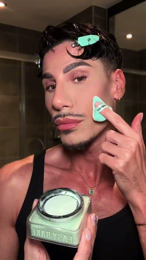 GREEN POWDER?! 👀💚 testing out the new easy bake matcha milk cake powder by ‪@Hudabeauty‬ #hudabeauty