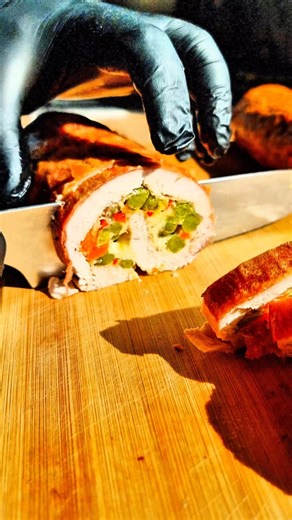 Cea mai SUCULENTĂ ruladă de pui 🤯 Perfectă pentru masa de Paște!