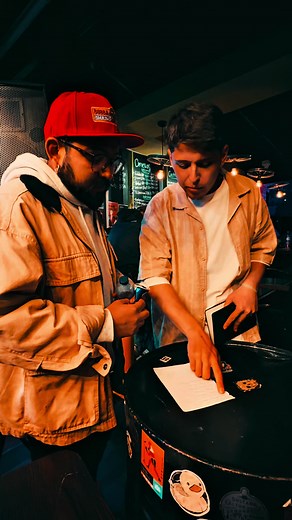 🎩✨ ¡Vuelve el show que todos estaban esperando! 🎭🍻 Si alguna vez pensaste “¿qué más hacemos un sábado?”, aquí está tu plan perfecto: Magia en vivo 🃏, comedia que te hará llorar de risa 😂, buena comida 🍔 y cerveza artesanal 🍺 en el mejor ambiente para romper la rutina. 📅 Nueva fecha: este sábado 2 de agosto | 8:00 PM 📍 Combeer Pub (Cra 14 #77-30) 🎟️ $30,000 por persona | Súper promo: $50.000 pareja 👉 Responde con la palabra “RESERVAR” y asegura tu cupo antes de que se agoten. ¡No te lo