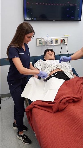Let's empty a JP drain Pro tip: (Make sure the drain is pinned on the patient) #jpdrain