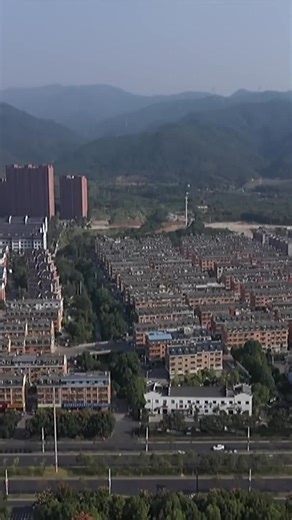 Rythme de travail effrené, salaire de misère... Découvrez la face cacheé du "Made in China" Reportage en entier à retrouver sur YT (lien en bio) | Immersion reportages