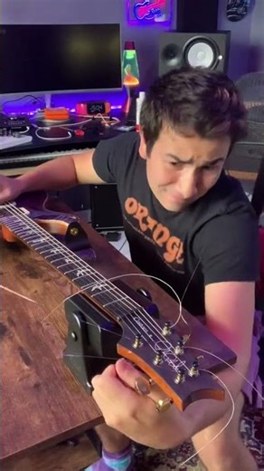 and that’s why we take 5 years to change our strings 😑 #guitar #guitartok #guitarproblems #guitarist