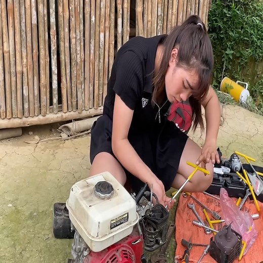 The grain threshing machine is fixed and repaired by the brilliant girl. #machine #repairing #diyprojects #restoration #logcabin | Phoung VN