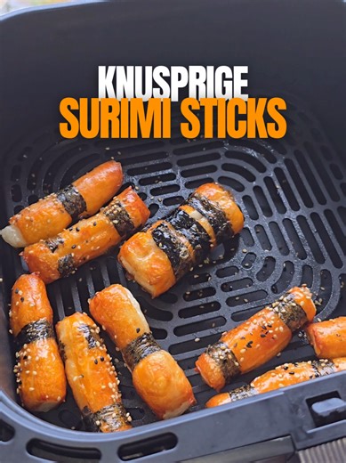 🔥 Knusprige Surimi Sticks aus dem Airfryer, der Fingerfood Snack, den du probieren musst! 🍤 Außen ultra crunchy Reispapier, innen saftiger Surimi Nori 🤤 Super simpel und perfekt für den Airfryer. So machst du sie: 1️⃣ Reispapier zuschneiden und mit Wasser Sojasoße bepinseln 2️⃣ Nori-Streifen Surimi Stick drauflegen 3️⃣ Eng einrollen 4️⃣ Mit etwas Öl besprühen (optional Sesam drauf) ⏱ Airfryer: 190 °C für ca. 12 Minuten, bis sie goldbraun & knusprig sind. ⚠️ Pro Tipp: Nach dem Airfryer nicht ü