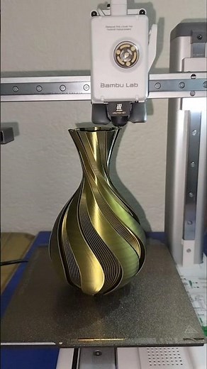 3d printed spiral vase in gold and black dual colour silk PLA #3dprinting #bambulab #decor #diy
