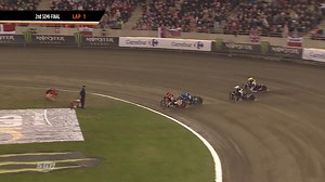 Who remembers this tense moment when Tai Woffinden fell heavily, chasing his third #FIMSpeedwayGP World Championship 😬 Just a little #MondayMotivation to help you get through the rest of this week! 💪 | FIM Speedway Grand Prix