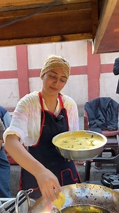 Beautiful Couples Selling Wada Pav In Delhi | Indian Foodie Life