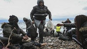 Video. Migrants arrive in Lesbos after Erdogan opens Turkey's border with EU