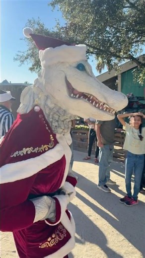 GATOR CLAWS vs KRAMPUS CROC! #floridachristmas #Gator #croc