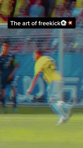 The art of free kick⚽️💥#footballtiktok #soccer #art #freekick