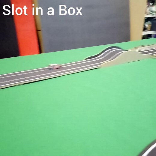 Slot Circuits-Slotinabox system, a 100% wood track system with 1 and 2 lanes. The advantages of wood without sacrificing the endless possibilities of creating different layouts every day. Ready to take the plunge and leave plastic behind? We've been shipping worldwide since 1997. Direct sales via WhatsApp only. 685 87 99 23. Sistema Slot Circuits-Slotinabox de circuito por tramos, 100% madera en 1 y 2 carriles. Las ventajas de la madera sin renunciar a las infinitas opciones de trazados diferent