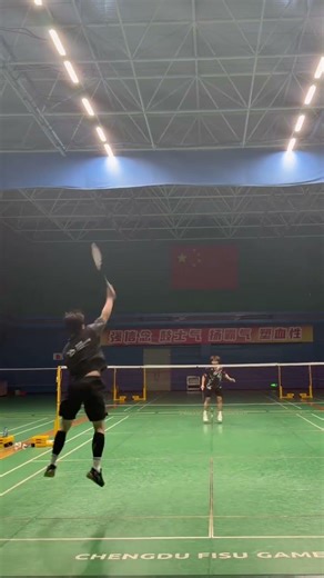 Not everyone can see the badminton shuttlecock. #badminton #badmintonlovers #badmintonplayer