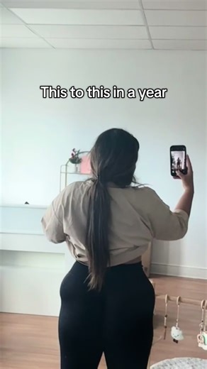 If you want that ROUND, lifted look from the back side… You can’t skip your side glutes 👏🏼🍑 Your glute medius is what creates width that upper outer curve. If you only squat hip thrust, you’re leaving gains on the table. I add these into my glute days as: ✨ Activation before heavy lifts ✨ Or as a finisher (3–4 sets, higher reps, controlled tempo) ✨ Sometimes on upper body days for extra volume Consistency > random workouts. And let’s talk about something most women ignore… You can train side